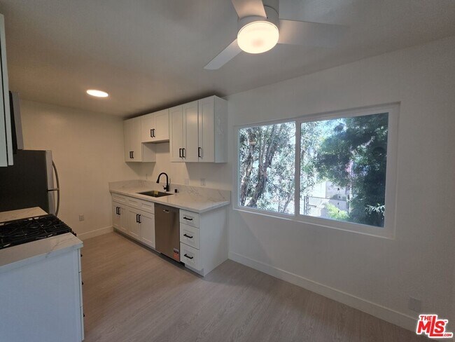 Foto del edificio - 1411 Innes Pl