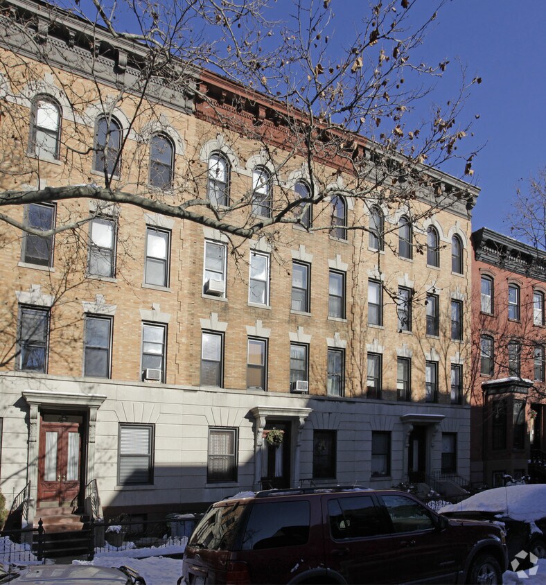 Primary Photo - 137 Kent St