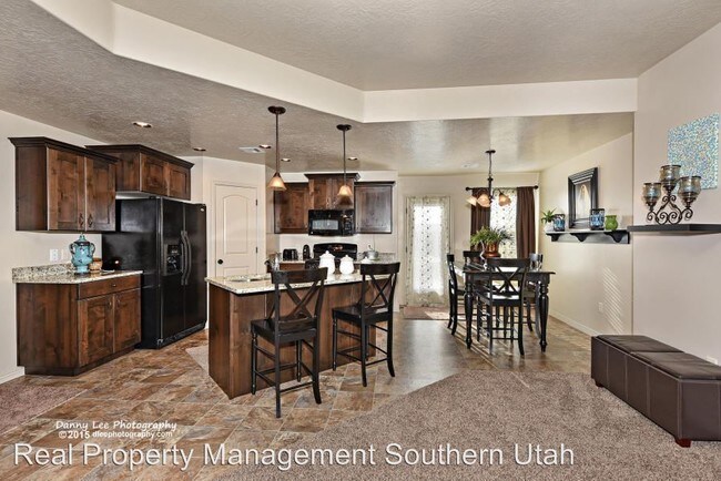 Foto del edificio - 656 E Bluff View Ln