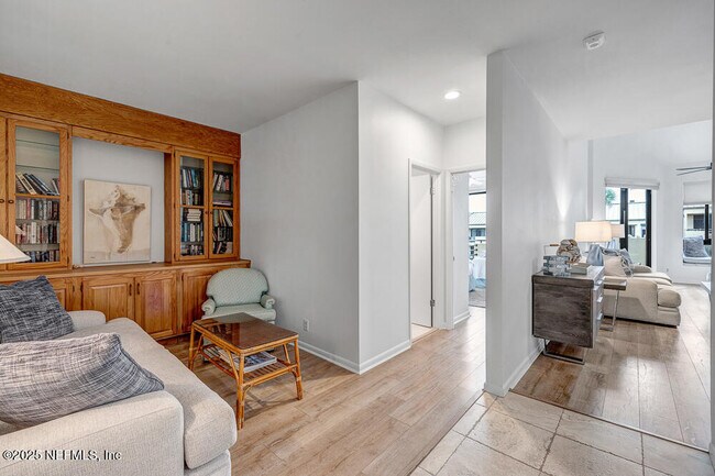 Foto del edificio - 810 Spinnakers Reach Dr