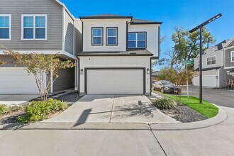 Building Photo - 6704 Parker Grv Ln