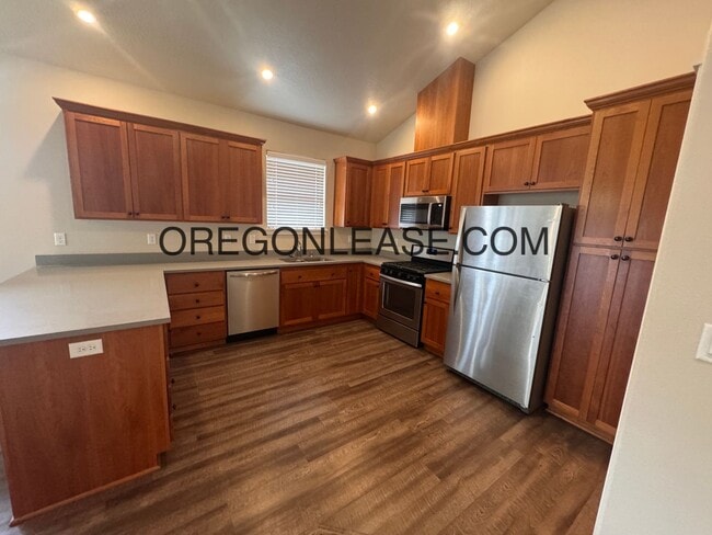 Building Photo - 2019 construction 3 bedroom 2 full bath We...