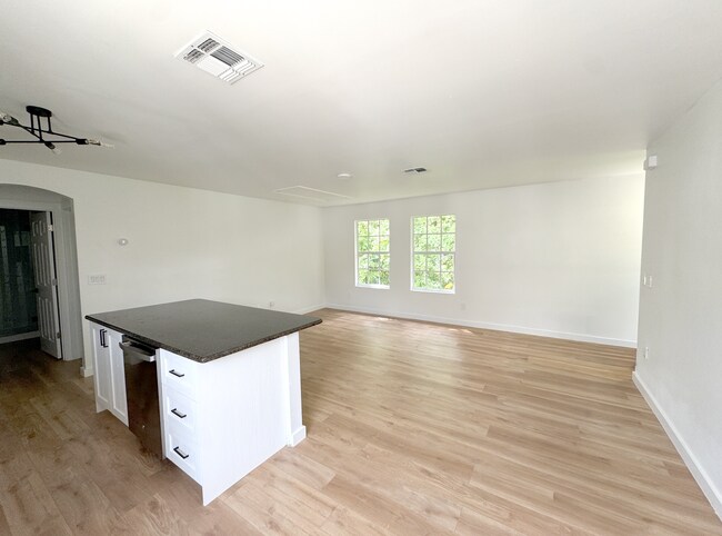 Foto del edificio - 933 Jasmine St