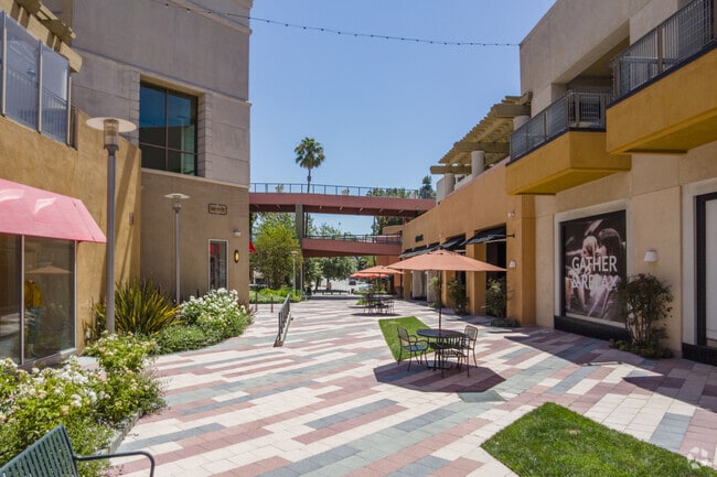 Go shopping at the promenade in Rancho Palos Verdes California.