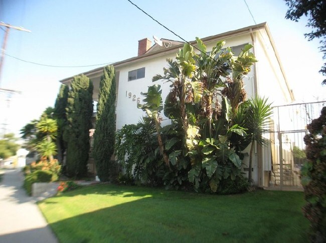 Building Photo - 1926 10th Ave