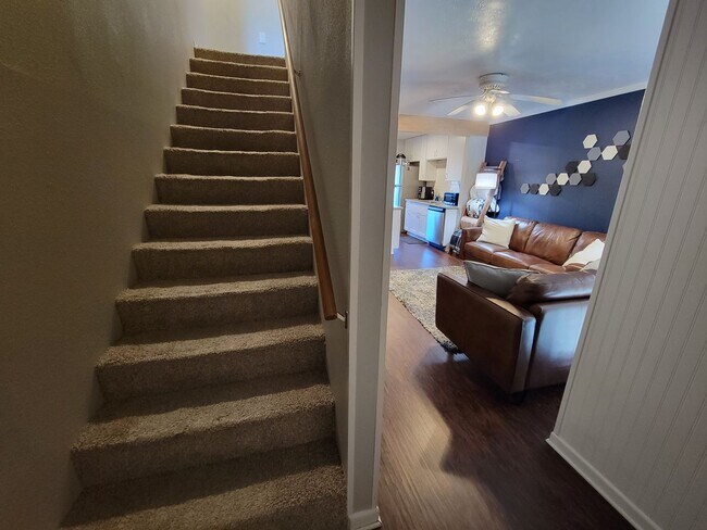 Building Photo - Cozy 2 Bedroom 1.5 Bath Condo for Lease