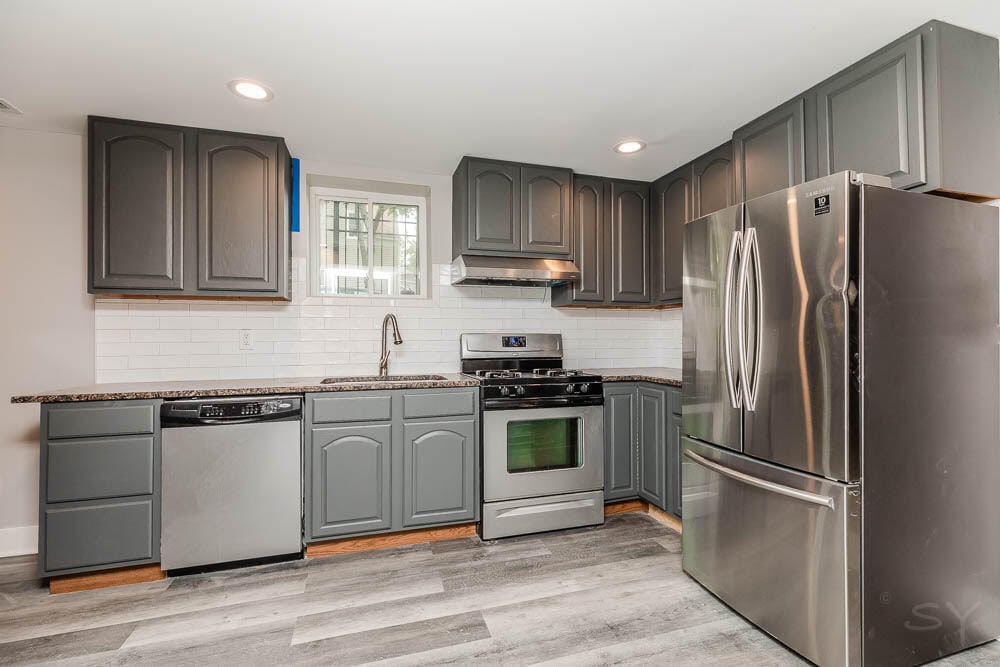 Primary Photo - 2200 N Kenneth Ave