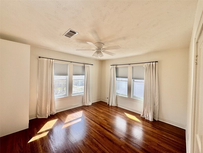 Building Photo - 2406 Elmen St