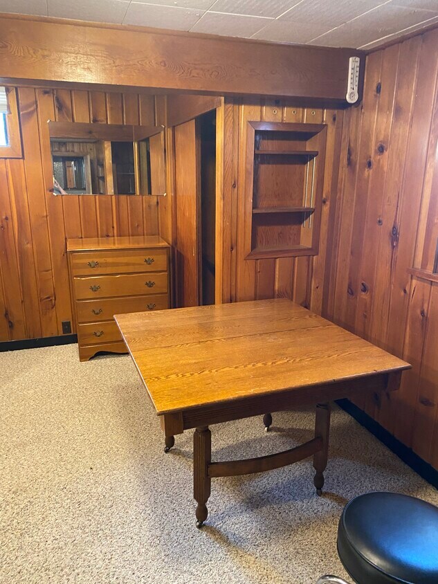 Dining area - 1402 Broadway N