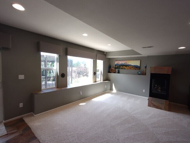 Building Photo - Beautiful Condo for Rent