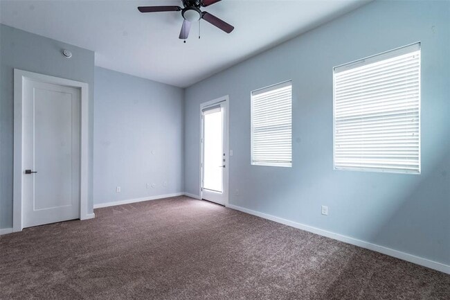 Building Photo - 6405 Chesterfield Ave