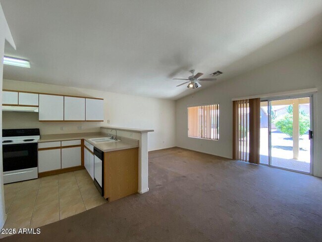 Building Photo - 1461 E La Costa Dr