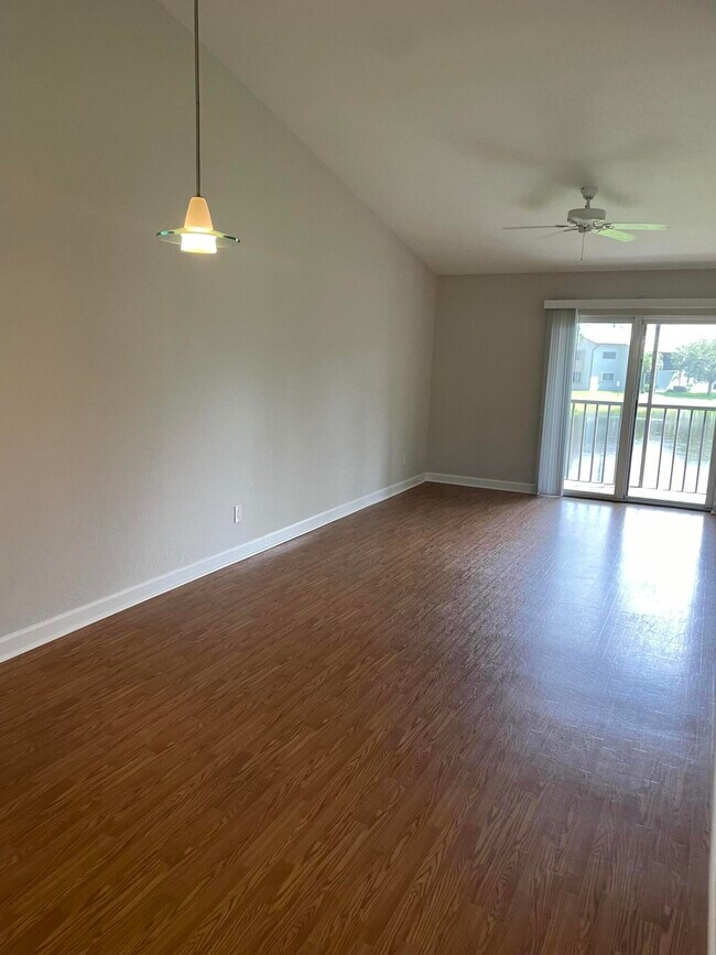 Building Photo - 3031 SE Aster Ln