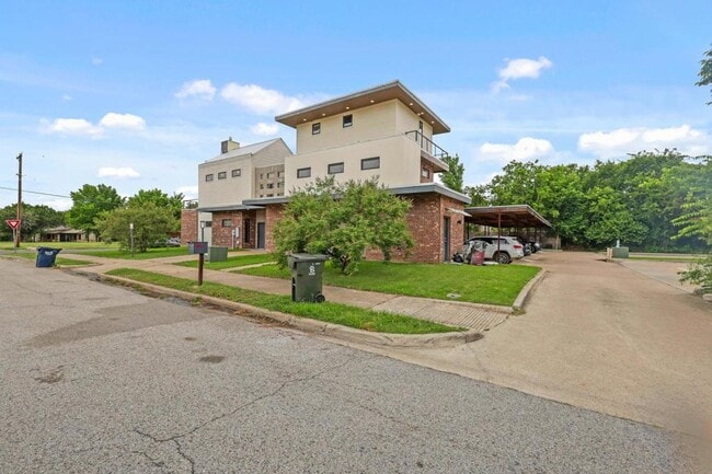 Photo - 213 N Houston Ave House