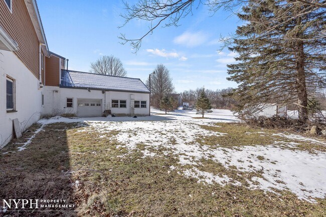 Building Photo - 5113 Cedarvale Rd