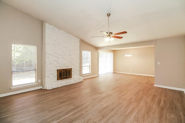 Foto del edificio - 8178 Winewood Way
