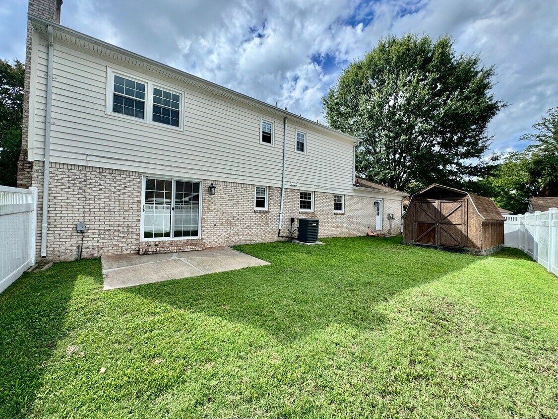 Foto del edificio - 912 Marshall Cir