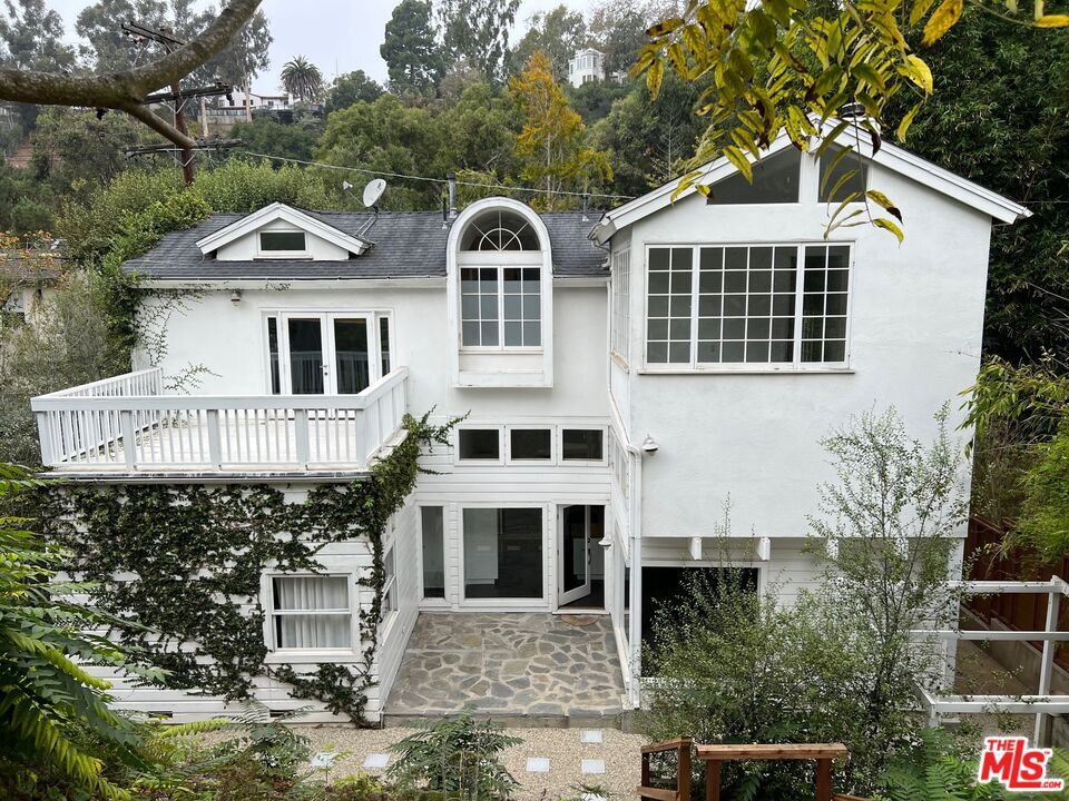Primary Photo - 546 E Rustic Rd