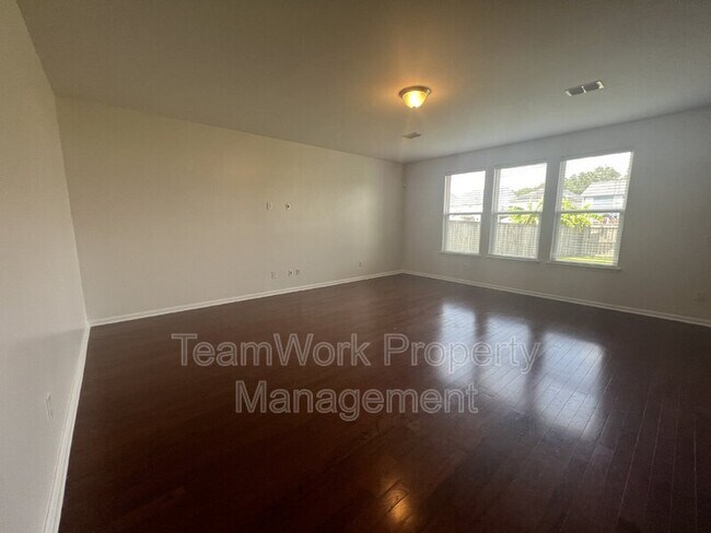 Building Photo - 162 Basket Grass Ln