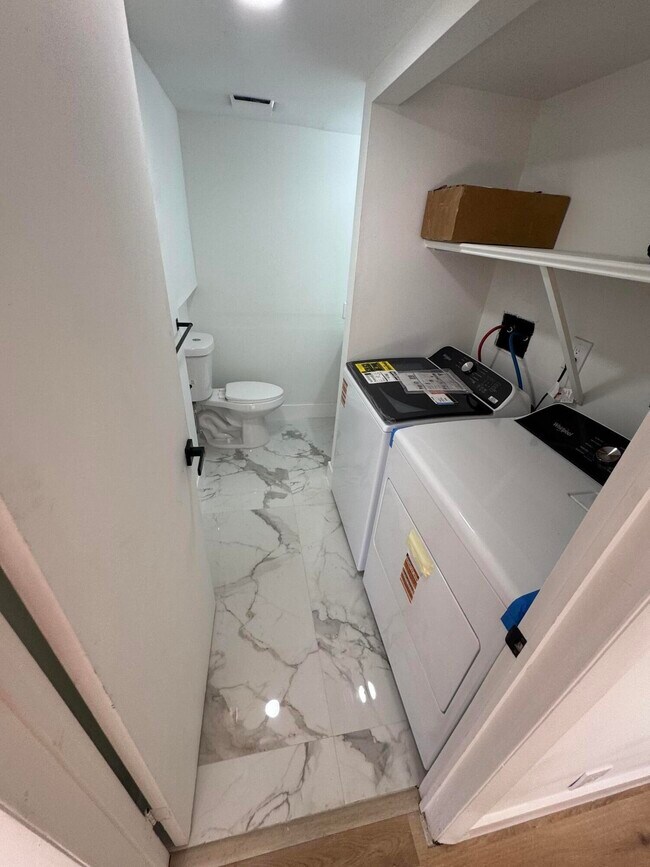 Building Photo - 4204 Waterview Cir