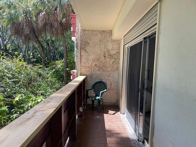 Building Photo - "Charming 1-Bedroom Oasis with Spacious Living in the Heart of Coral Gables!"