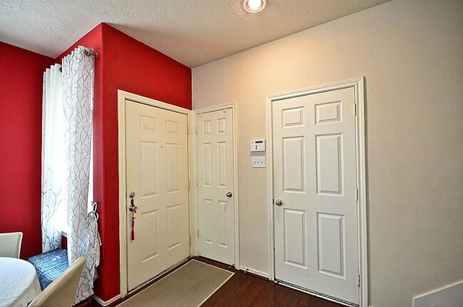 Foto del edificio - 8821 Elm Drake Ln