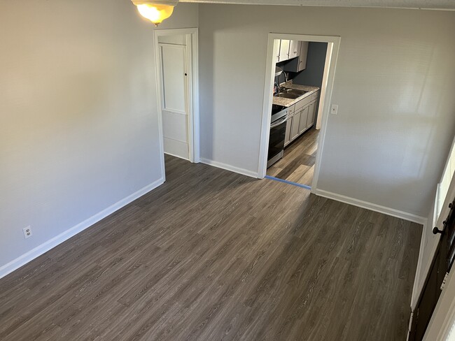 Foto del edificio - 1013 W Chase St