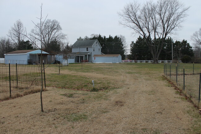 Building Photo - 6213 Shady Side Rd