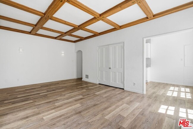 Building Photo - 140 S Camden Dr