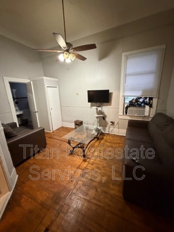 Foto del edificio - 218 W St Peter St