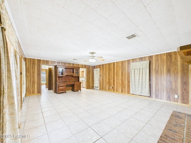 Building Photo - 905 Braquet Rd