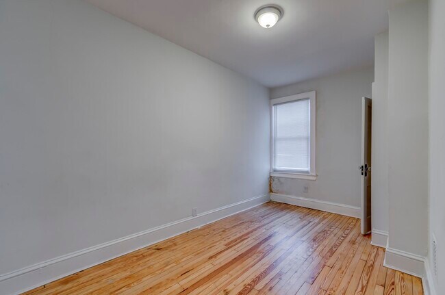 Building Photo - 18 E 29th St