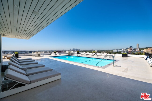 Foto del edificio - 1100 Alta Loma Rd