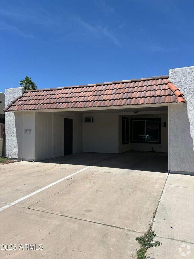 Building Photo - 540 E Royal Palms Dr