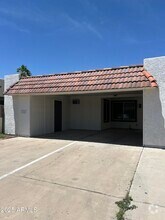 Building Photo - 540 E Royal Palms Dr
