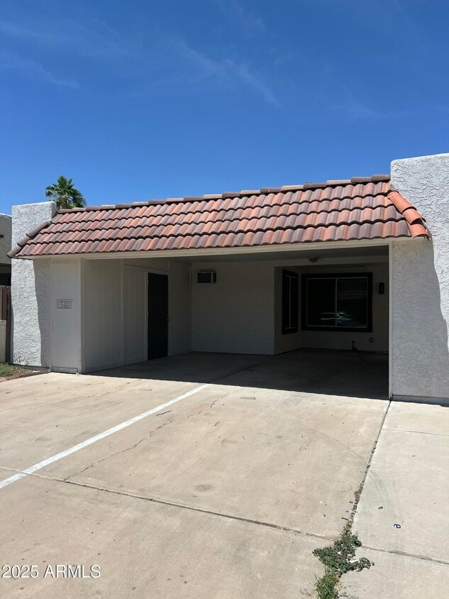 Primary Photo - 540 E Royal Palms Dr