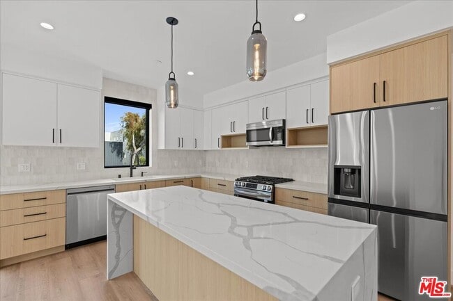 Foto del edificio - 4825 Satsuma Ave