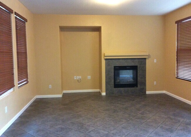 Foto del edificio - Charming 3-Bedroom Home in Desirable Plumas Lake Neighborhood