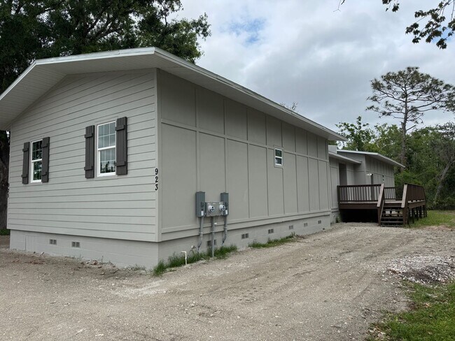 Foto del edificio - 923 Hagle Park Rd