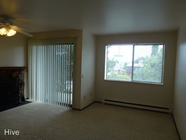 Building Photo - 7000 Roosevelt Way NE