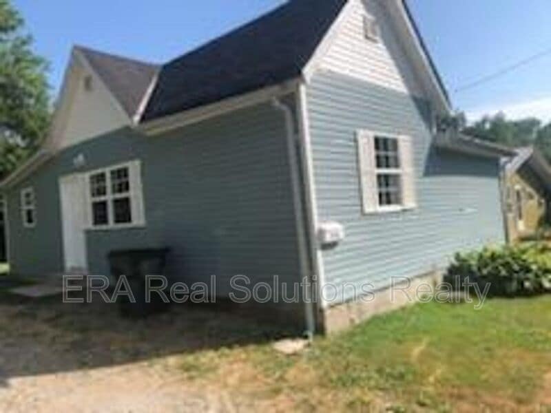 Primary Photo - 616 E Johns St