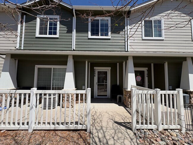 3 Bed 3 Bath Townhome Minutes From Fort Carson, Peterson, and Schriever SFB!!! - 3 Bed 3 Bath Townhome Minutes From Fort Carson, Peterson, and Schriever SFB!!!