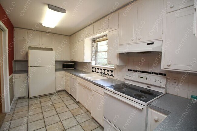 Building Photo - 1715 E 59th St