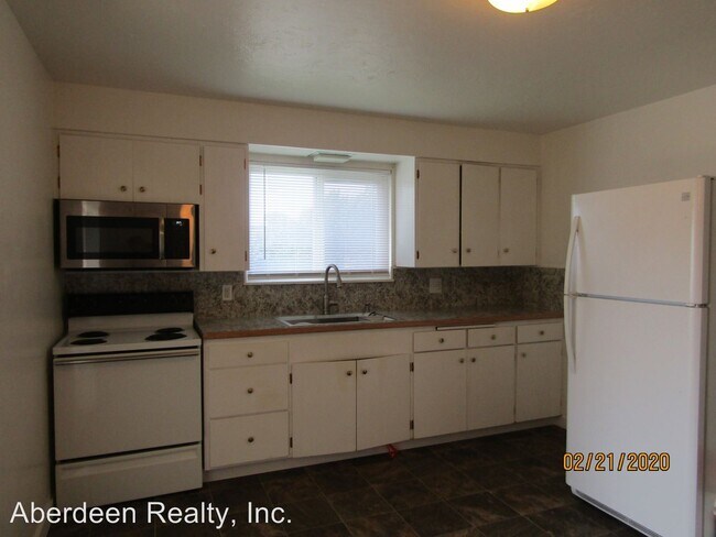 Building Photo - 2 br, 1 bath House - 2220 Bay Avenue