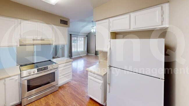 Building Photo - 3212 E Crescent Ave