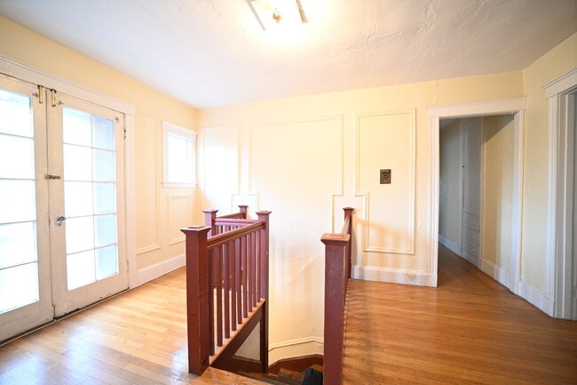 Building Photo - 18 Colbourne Crescent