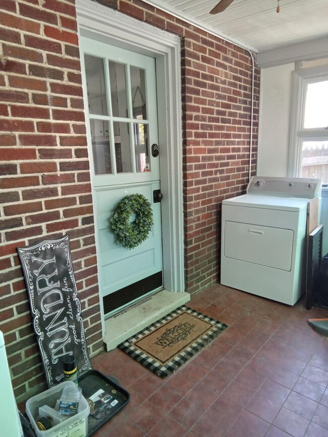 Building Photo - Fully Furnished Home Just Minutes From LU