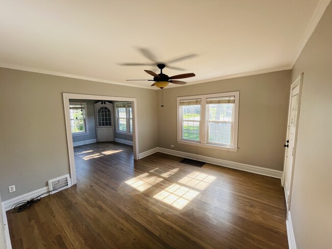 Open living and dining room w/lots of natural light - 5436 Cumnor Rd