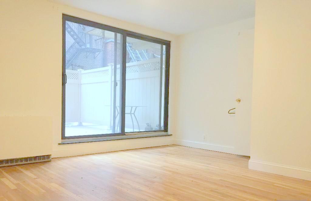 Primary Photo - 125 E 54th St