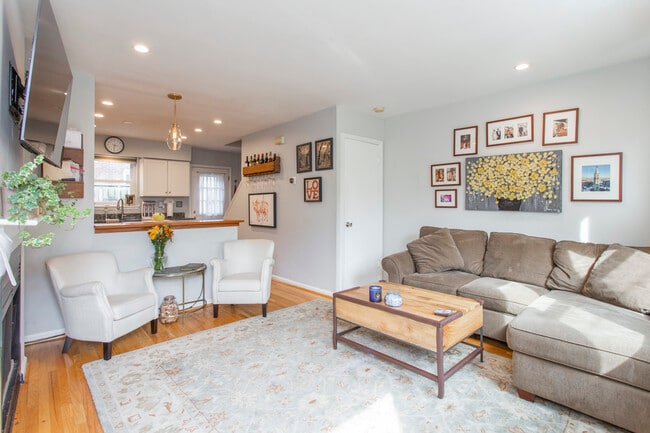 Building Photo - 2111 Clymer St